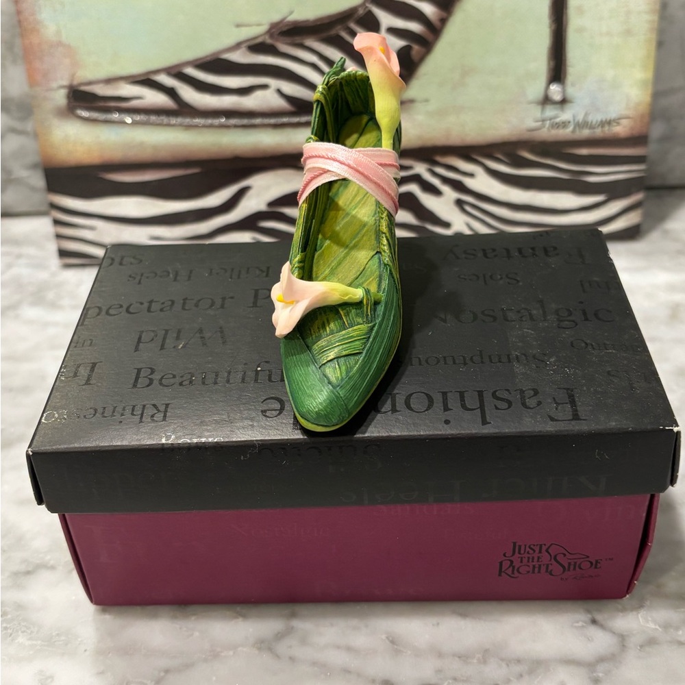Vintage❤️Collectible: Just The Right Shoe Collectible - Picture 2 of 13